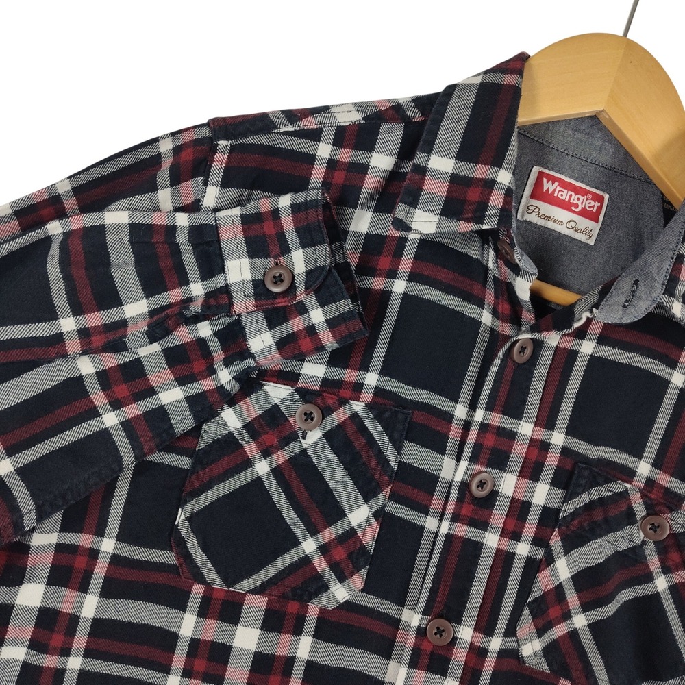 Wrangler Premium Quality Mens Small Navy Red Plaid Flannel Button Down Shirt